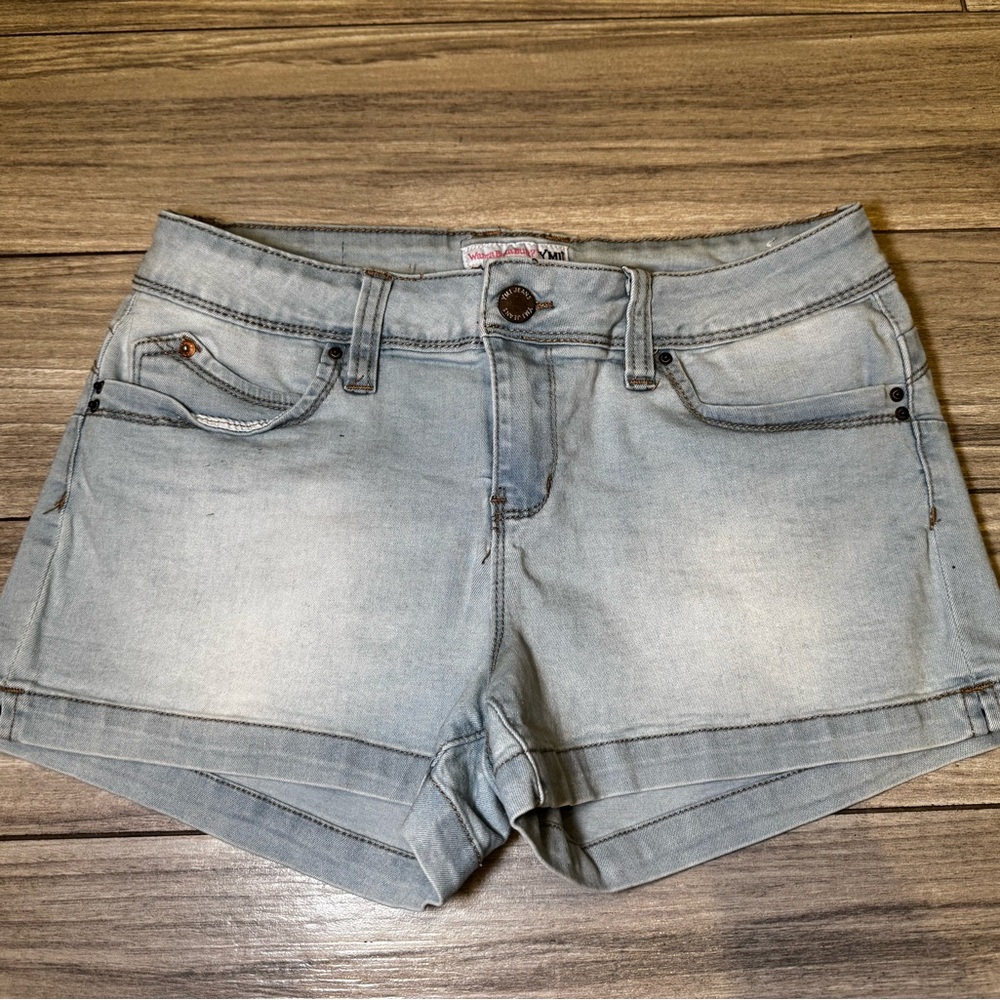 YMI Women's Juniors Light Blue Denim Shorts Size 11 Light Wash Stretch